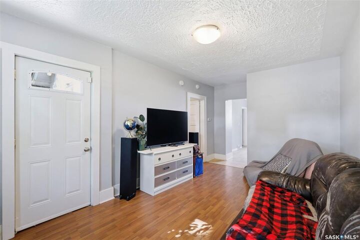 Property Photo:  921 H Avenue N  SK S7L 2C4 