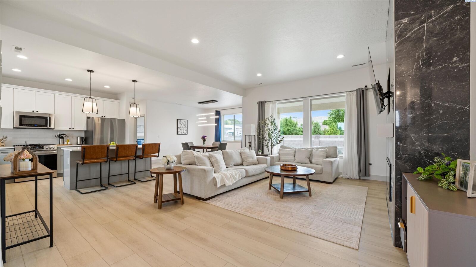 Property Photo: 1661 Livorno Ave WA 99352
