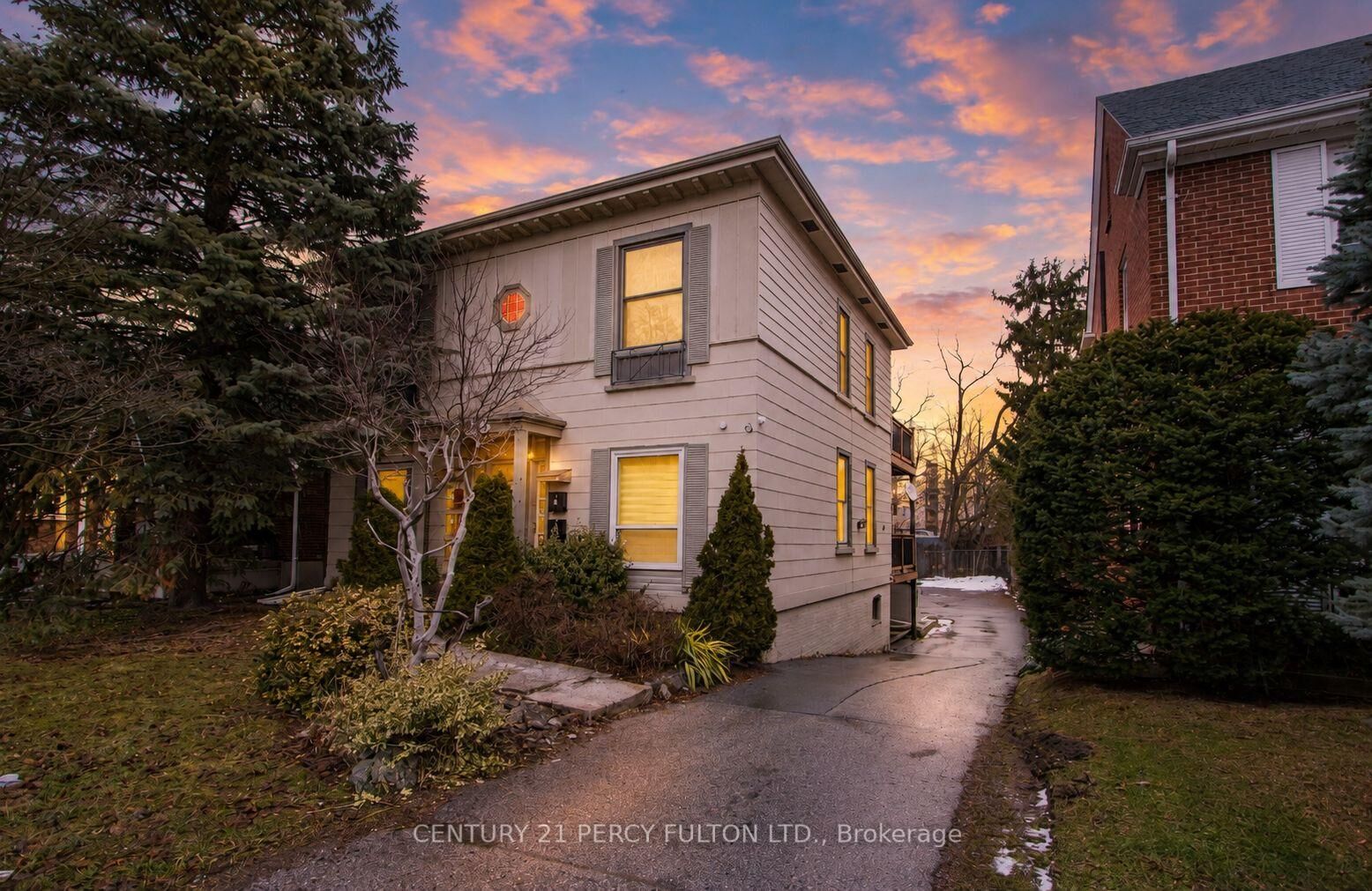 Property Photo:  140 Ridout Street S  ON N6C 3X6 