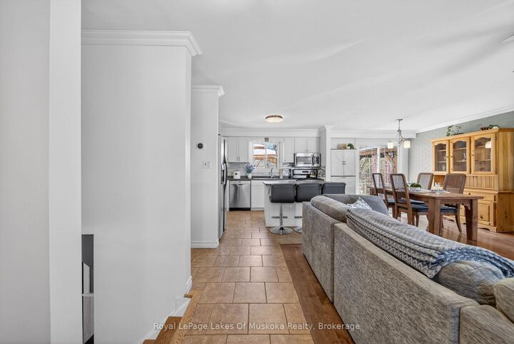 Property Photo: 271 Lakeland Crescent ON L0K 1A0