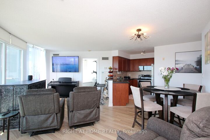 Property Photo: 3830 Bathurst Street 505 ON M3H 6C5