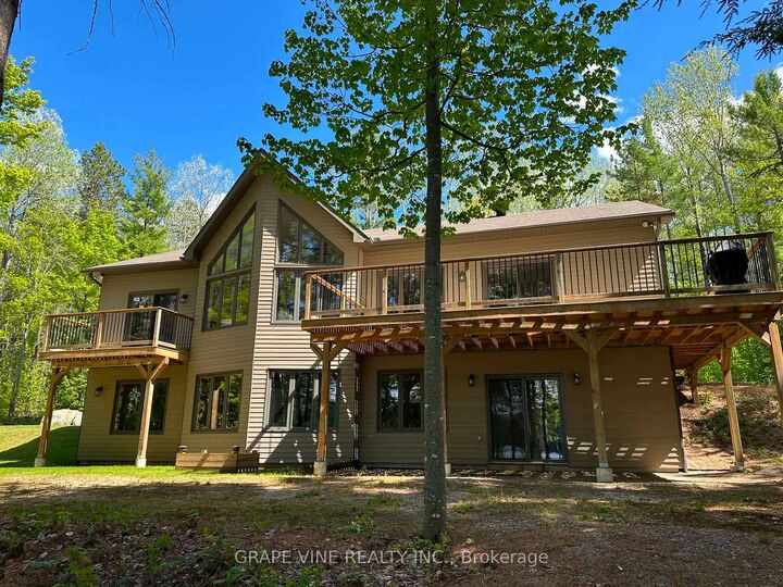 Property Photo: 424 Lakewoods Drive ON K0J 1B0