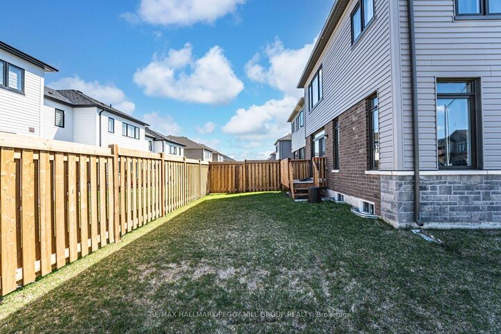 Property Photo: 52 Durham Avenue ON L9J 0W7