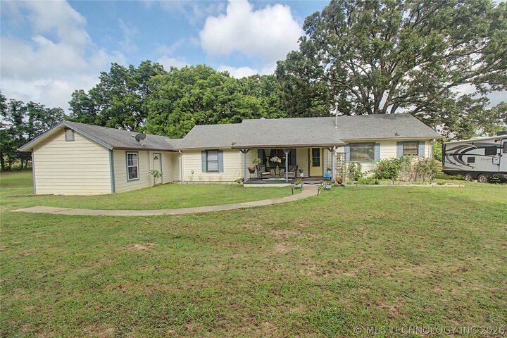 Property Photo: 119268 S 4140 Road OK 74432
