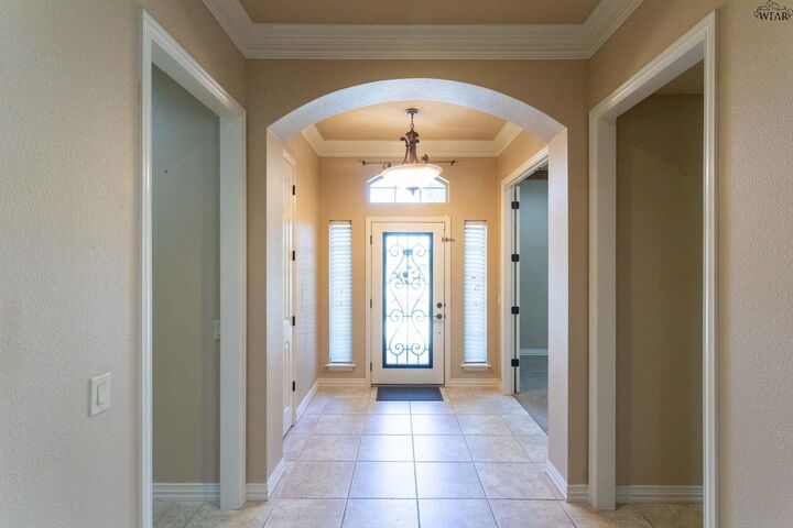 Property Photo:  1608 Tanglewood Drive  TX 76309 