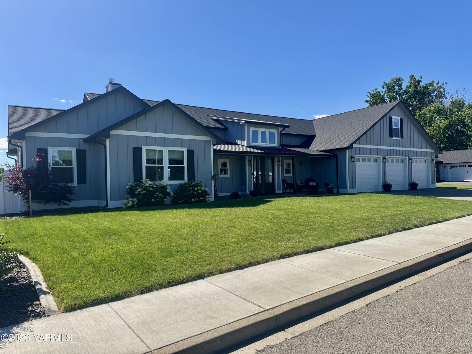 Property Photo:  2102 S 96th Ave  WA 98903 