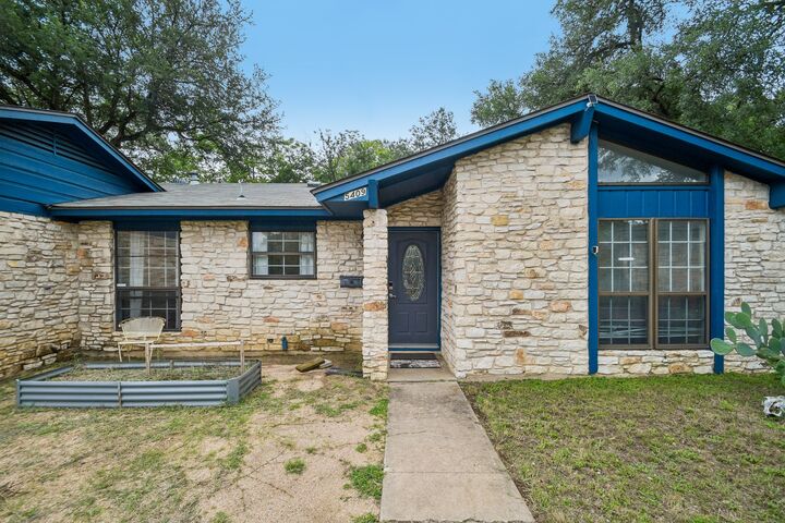Property Photo: 5409 Hunters Glen TX 78745