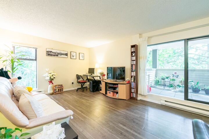 Photo de la propriété:  8231 Granville Avenue 222  BC V6Y 3A4 