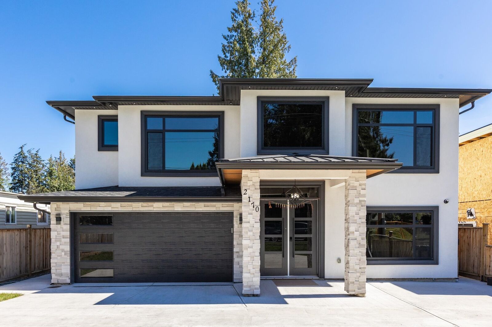 Property Photo: 2170 Oakridge Crescent BC V2T 6A8