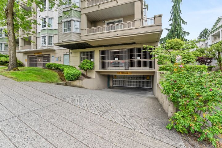 Photo de la propriété: 15268 W 105 Ave Avenue 323 BC V3R 0W8