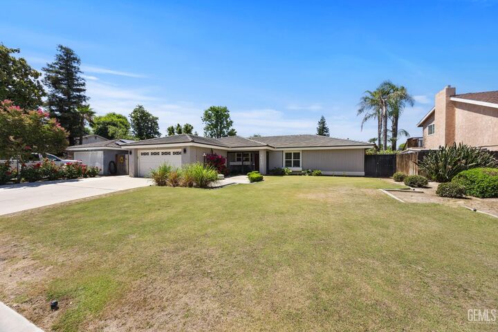 Property Photo:  7613 Eastlorne Court  CA 93309 