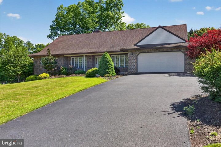 Property Photo:  112 Bramblewood Lane  PA 17339 