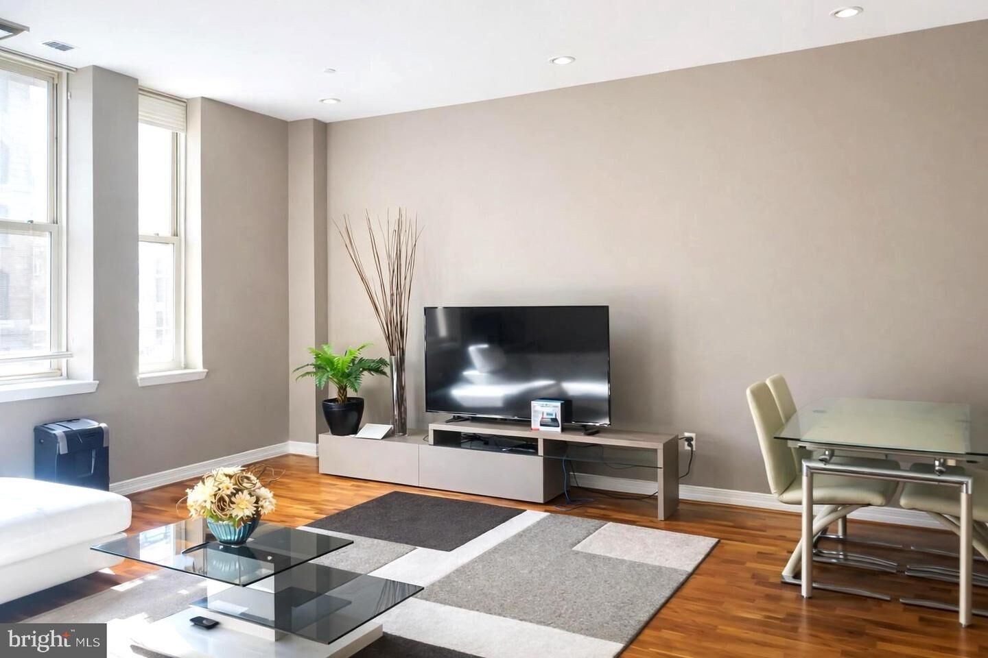Property Photo:  1600 Arch Street 18 1910  PA 19103 
