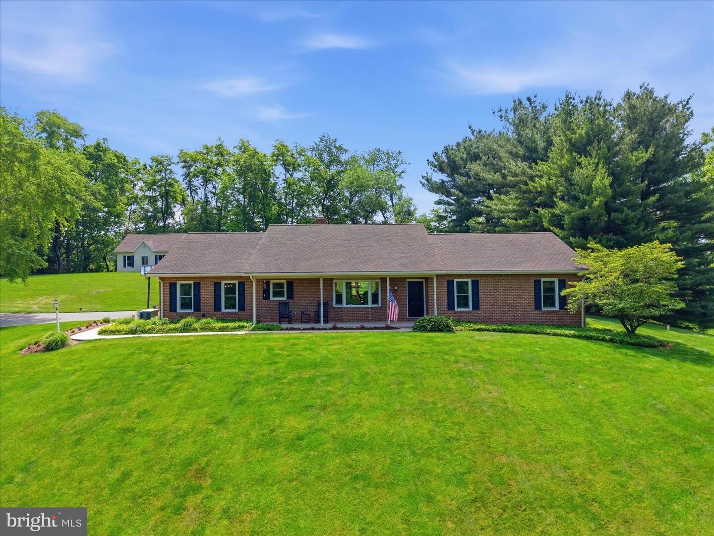 Property Photo: 690 Indian Run Road PA 17551