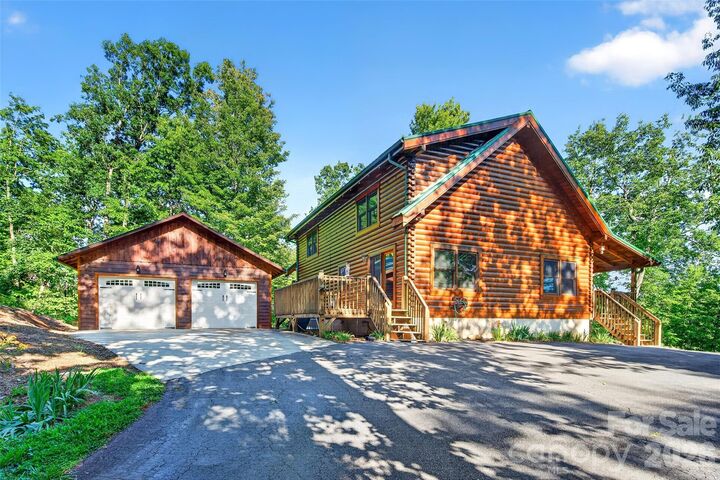 Property Photo: 545 Mountain Crest Drive S NC 28752