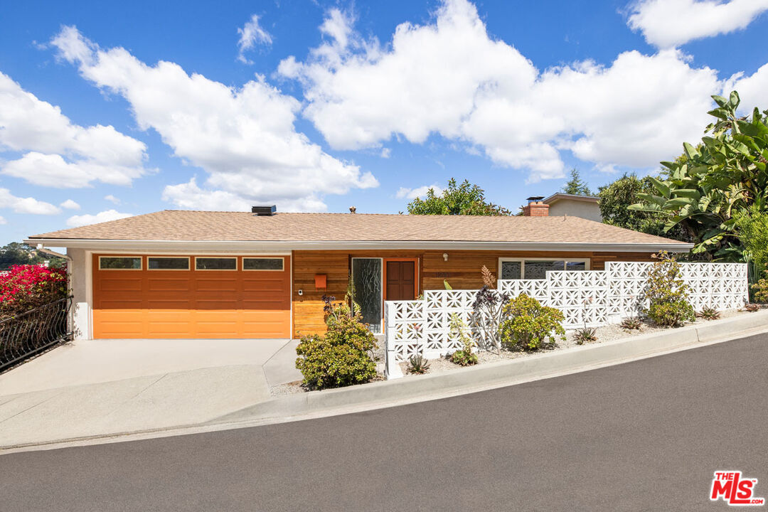Property Photo:  1241 Corona Dr  CA 91205 
