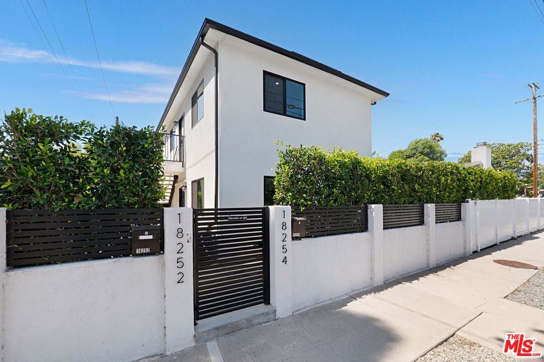 Property Photo: 6266 Etiwanda Ave CA 91335