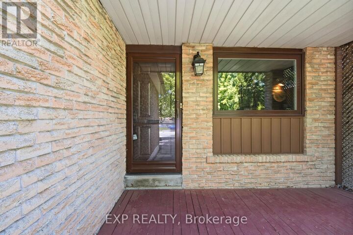 Property Photo:  225 Invergordon Avenue  ON M1S 3Z1 