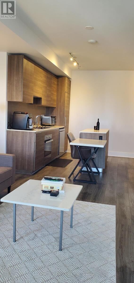 Property Photo:  200 Bloor Street West 1307  ON M5S 1T8 