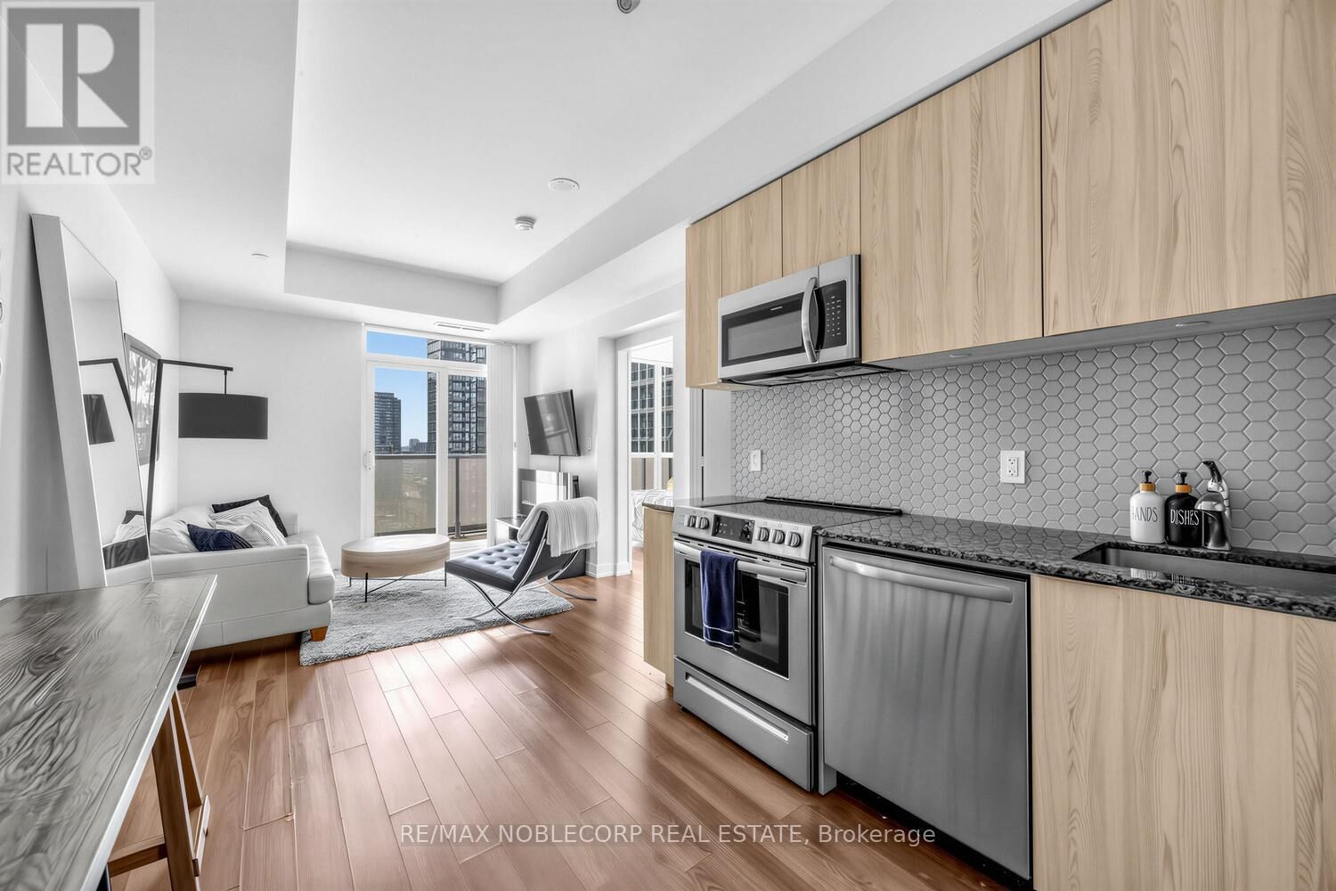 Property Photo:  30 Ordnance Street 1705  ON M6K 0C8 