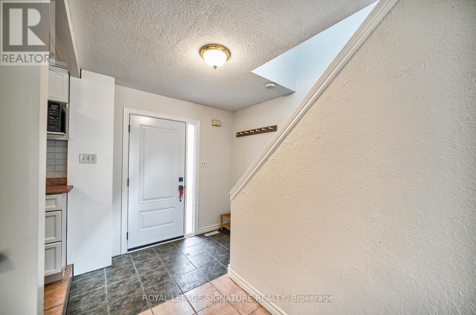 Property Photo:  16 Christie Crescent  ON L4N 4W8 