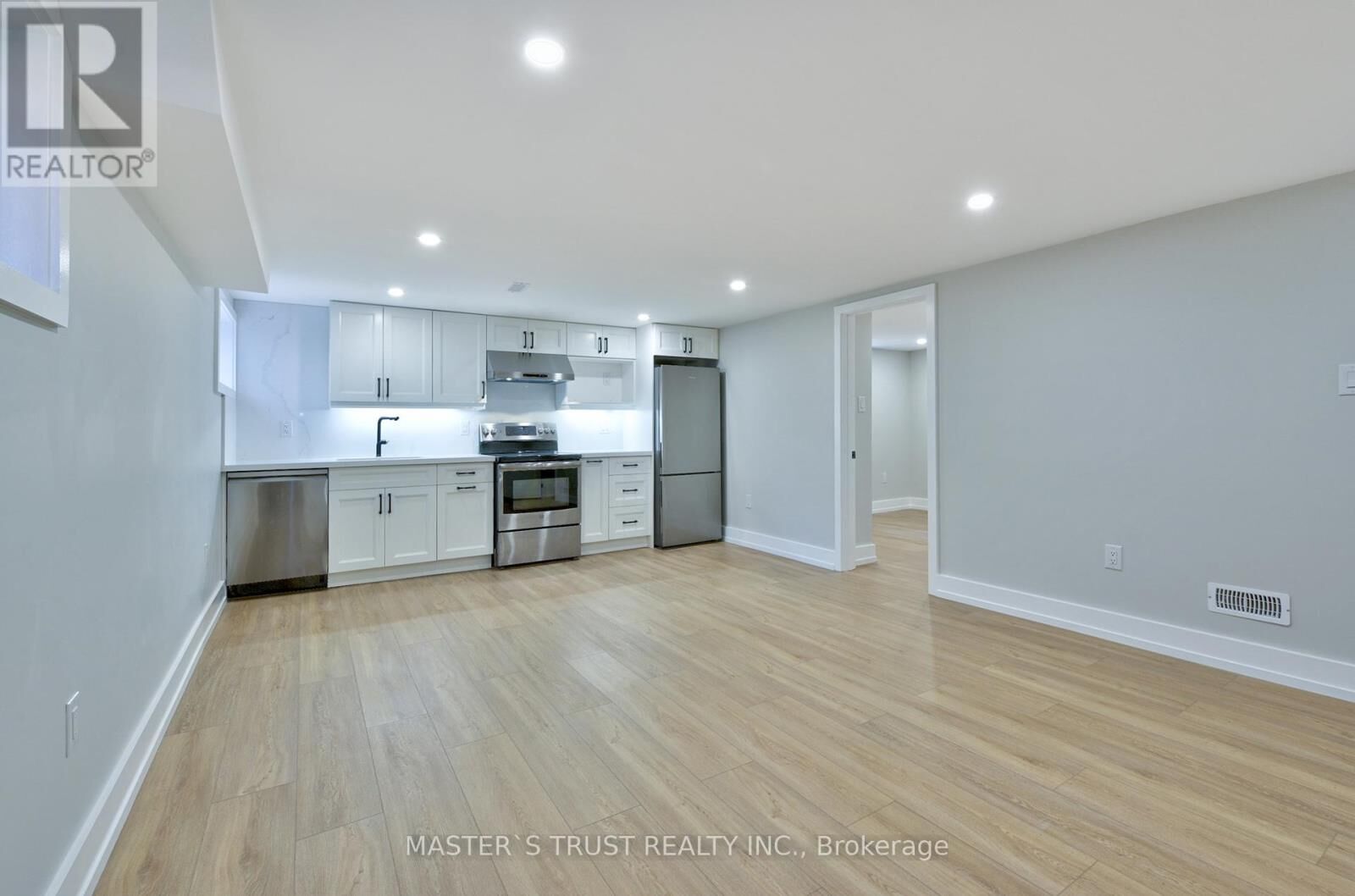Property Photo:  28 Florence Drive Unit 2  ON L6K 1V6 
