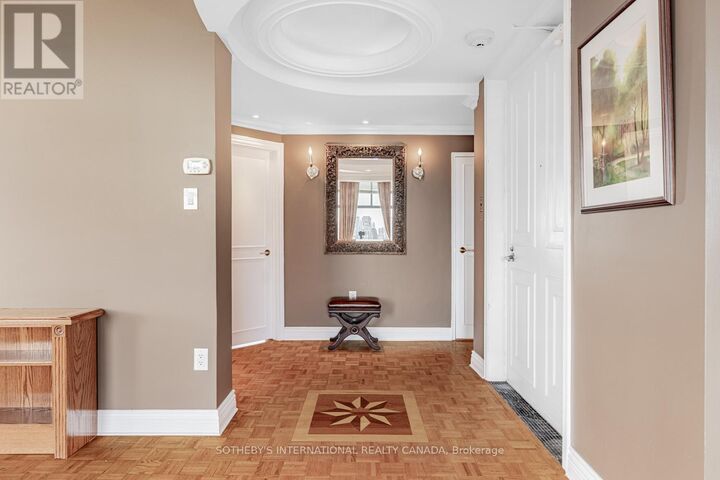 Property Photo:  423 Avenue Road 13  ON M4V 2H7 