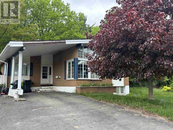 9 Tadcaster Pl — photo 1