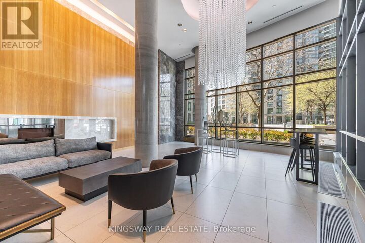 Property Photo:  215 Fort York Boulevard 3211  ON M5V 4A1 