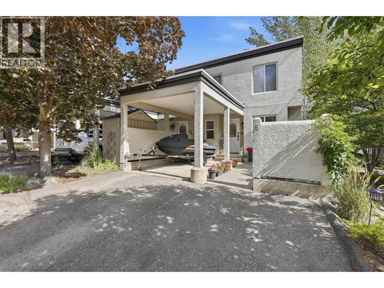 Property Photo:  411 Aberdeen Drive 8  BC V1S 1X2 
