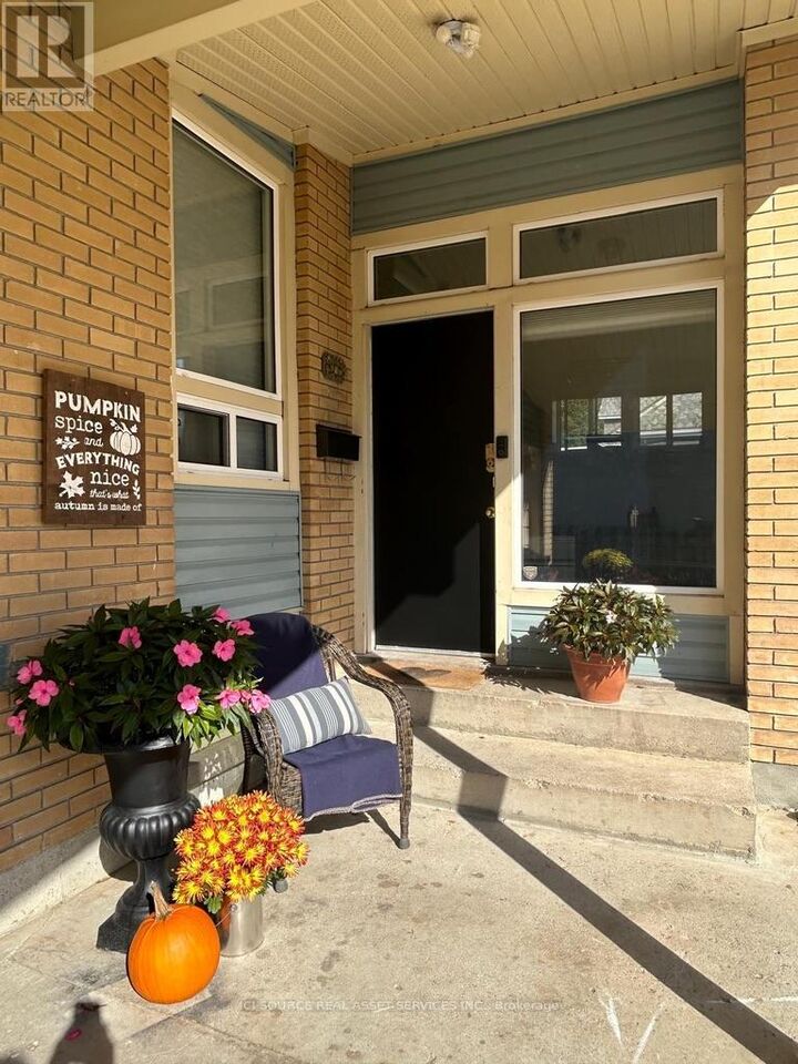 Property Photo:  273 Saulsbury Street  ON N7G 2B1 