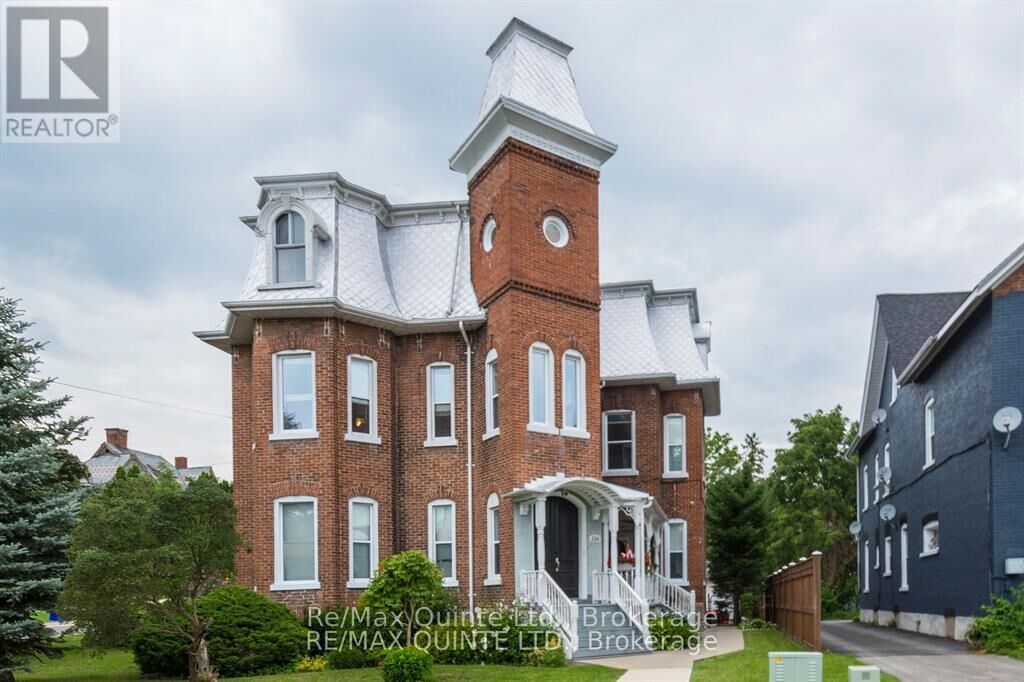 Property Photo:  116 King Street 5  ON K8V 3W3 