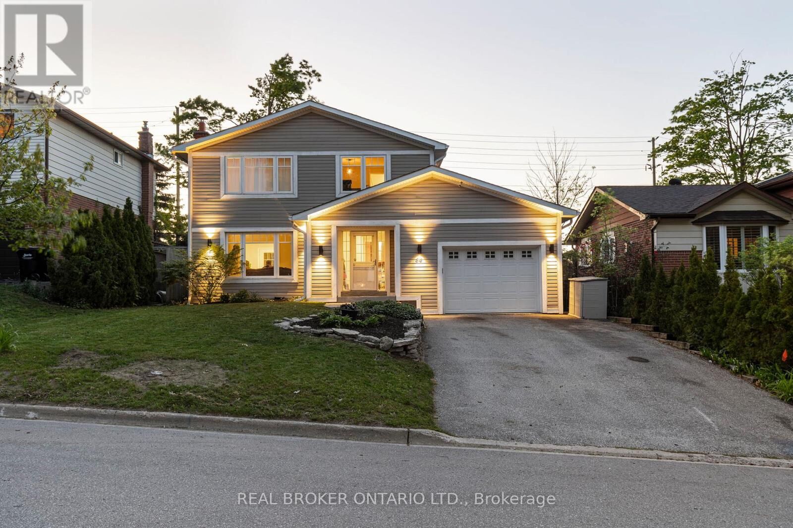 Photo de la propriété:  54 Farmingdale Crescent  ON L4M 5E5 