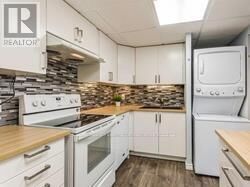 Property Photo:  3695 Kaneff Crescent 1812  ON L5A 4B6 
