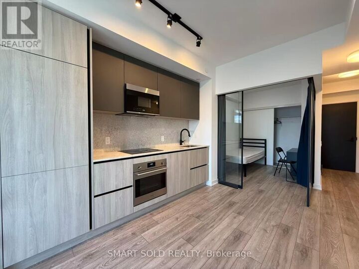 Property Photo: 108 Peter Street 4903 ON M5V 0W2