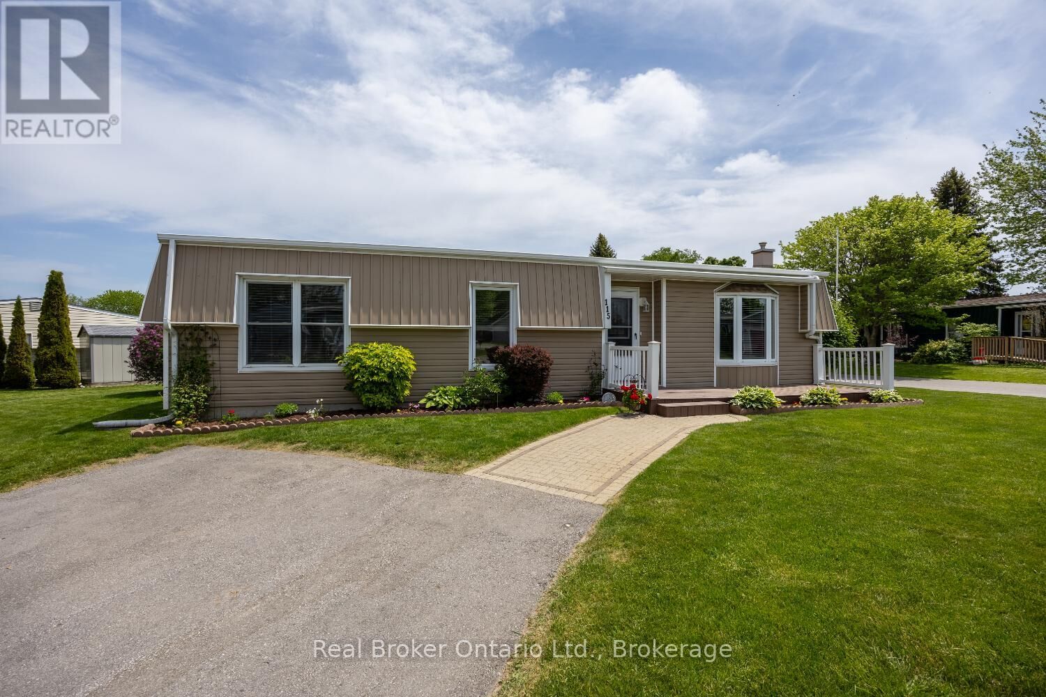 Property Photo:  115 Wilmot Trail  ON L1B 1A8 