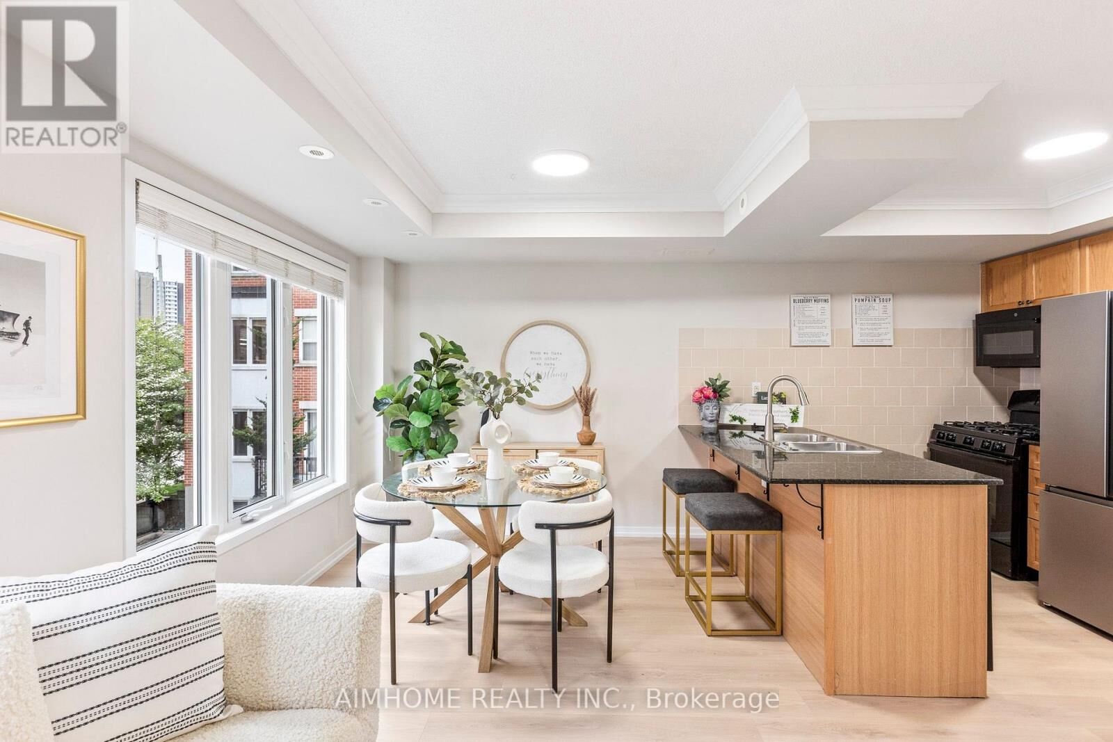 Property Photo:  29 Frances Loring Lane 6  ON M4M 3E8 