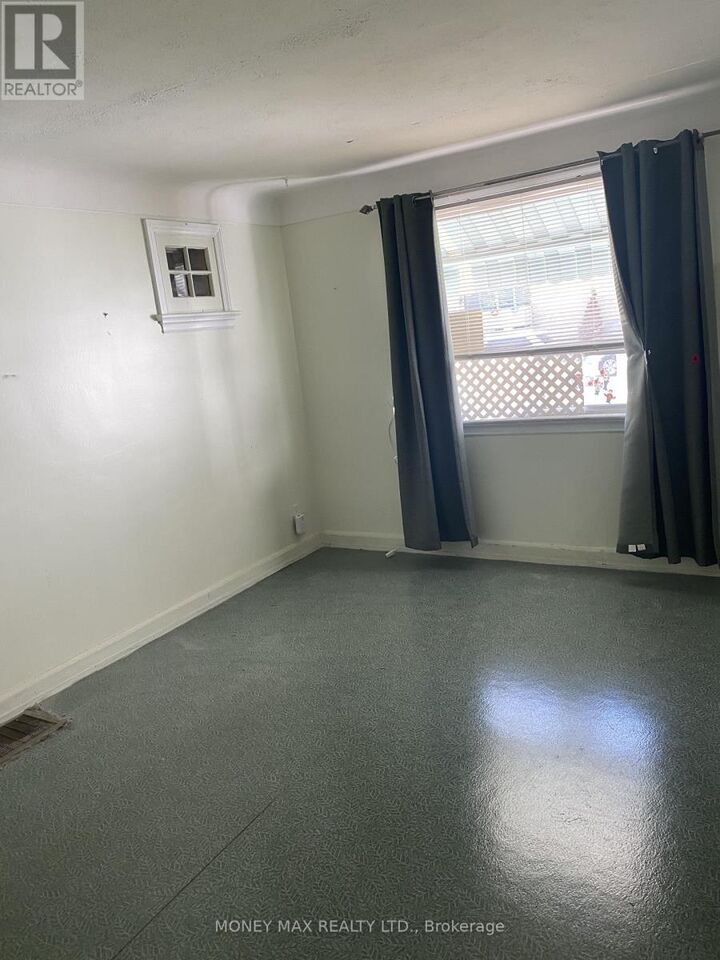 Property Photo:  1424 Rosenthal Avenue Carlington Avenue  ON K1Z 8H9 
