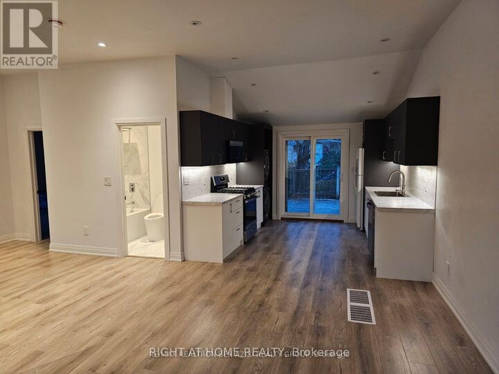 Property Photo: 271 Parkwood Avenue ON L4P 2X4