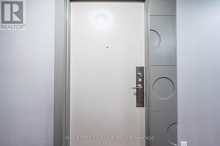 Property Photo:  20 Meadowglen Place 222  ON M1G 0A9 