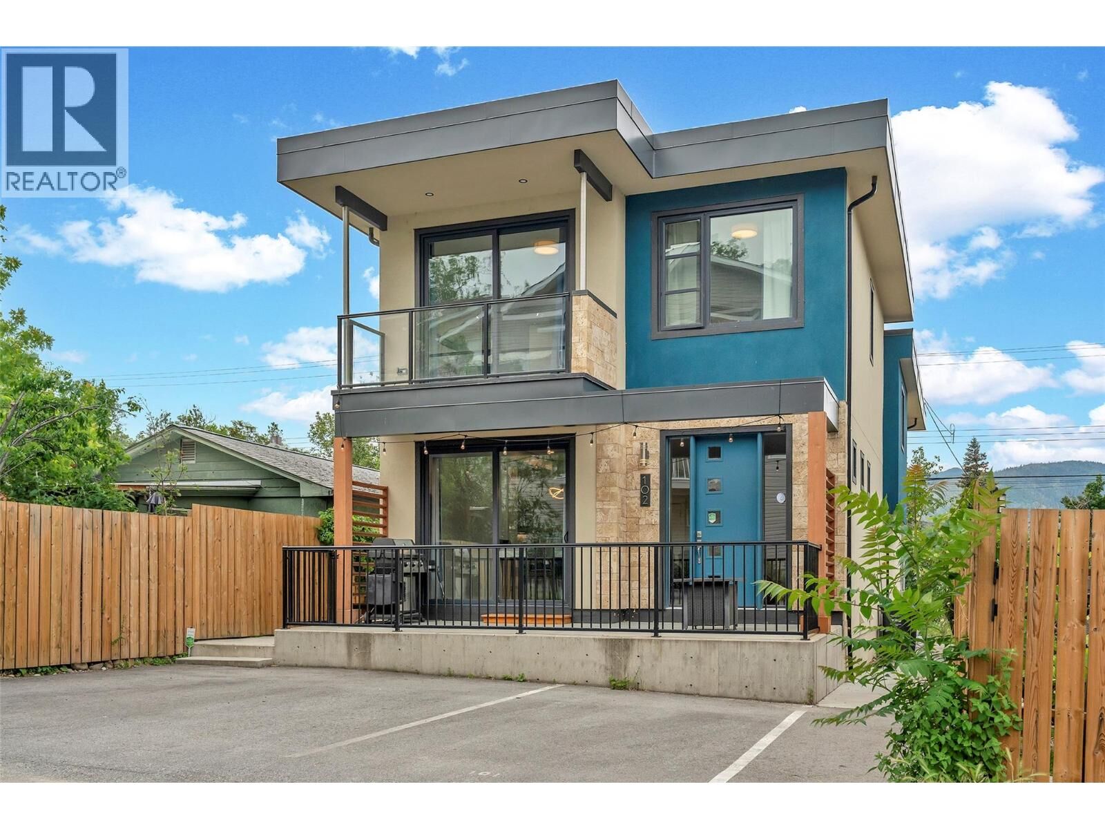 Property Photo:  436 Pickering Street 102  BC V2A 4H2 