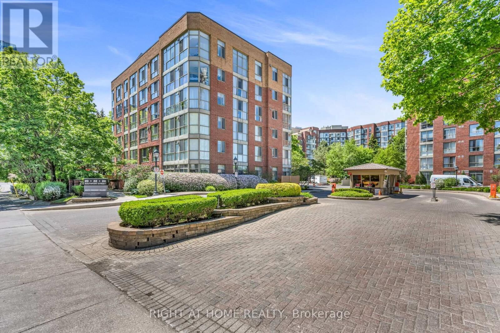 Property Photo:  20 Southport Street 208  ON M6S 4Y8 