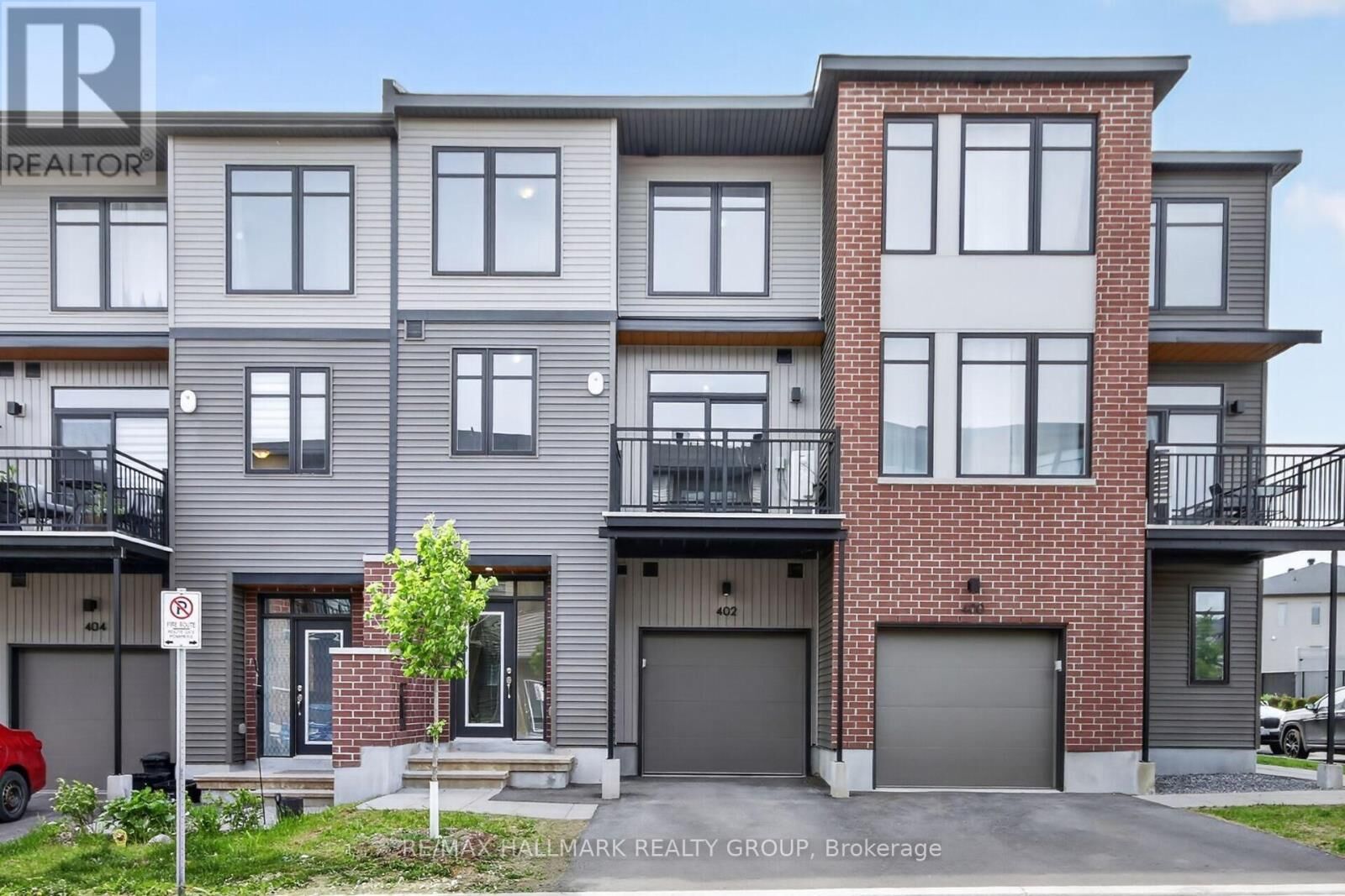 Property Photo:  402 Jewelwing Private  ON K1X 0M7 