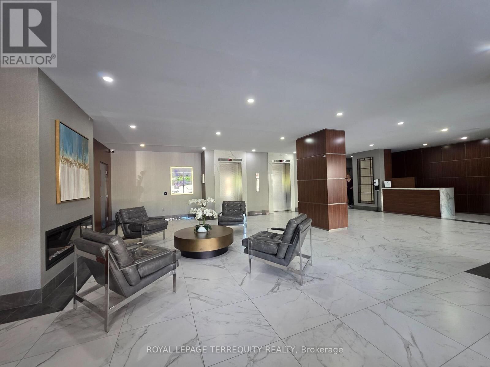 Property Photo:  50 Inverlochy Boulevard 804  ON L3T 4T6 