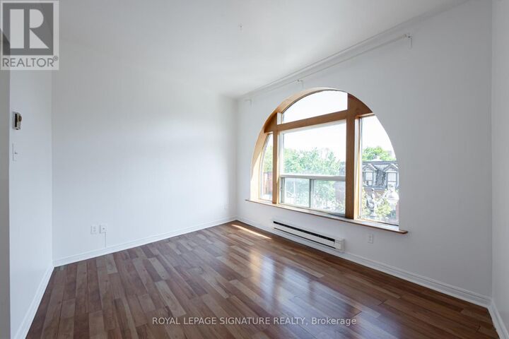 Property Photo:  3040 Dundas Street West 3  ON M6P 1Z3 