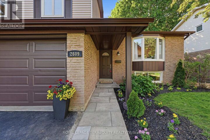 Property Photo:  2609 Oak Row Crescent  ON L5L 1P7 