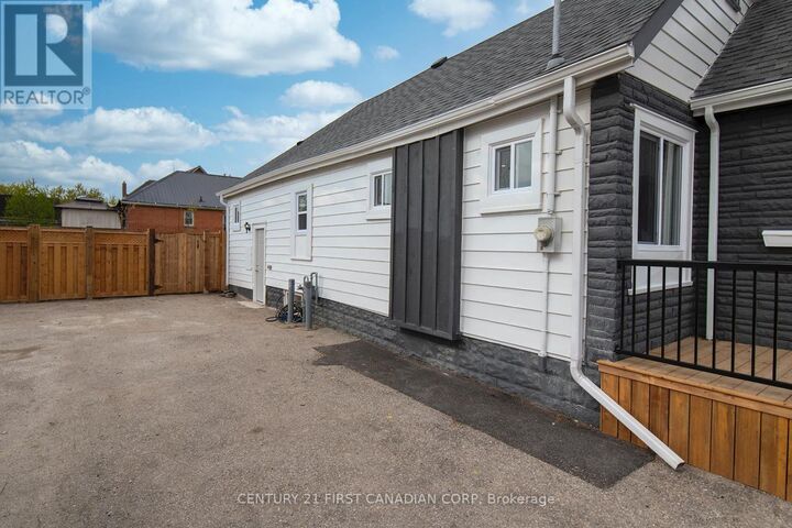 Property Photo: 5 Briscoe Street West ON N6J 1L7