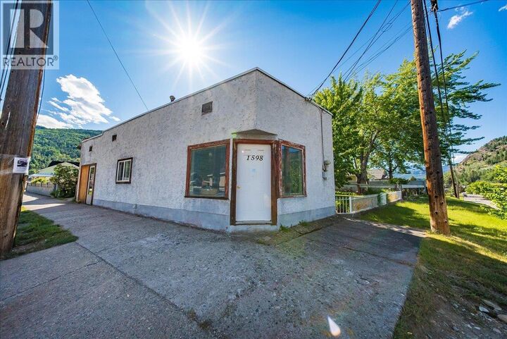 Property Photo: 1555 McQuarrie Street BC V1R 1X5
