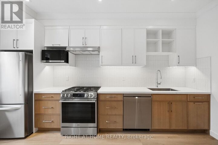 Property Photo:  91 Barton Avenue 10  ON M6G 1P7 