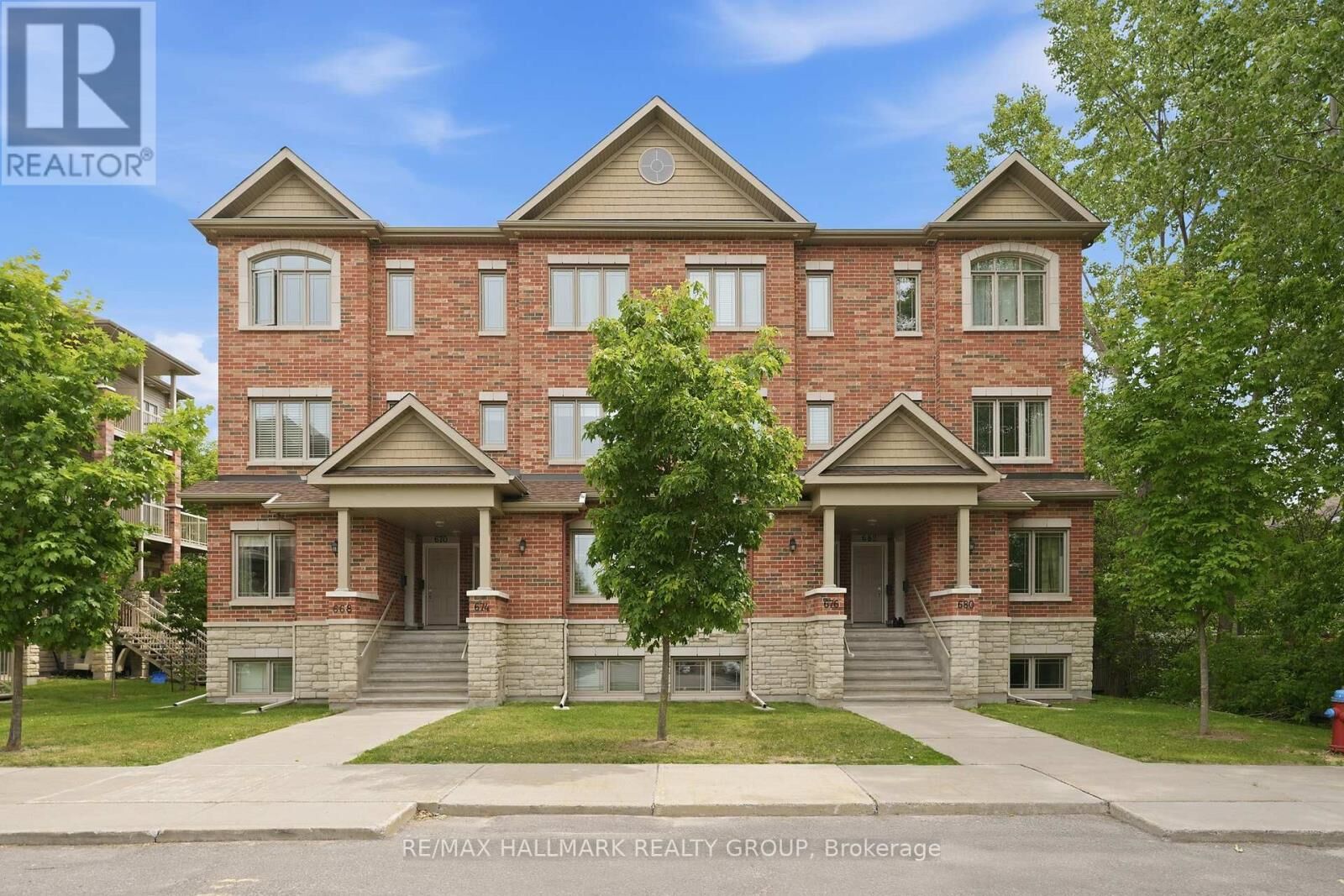Property Photo:  670 Danaca Private  ON K1K 2V7 